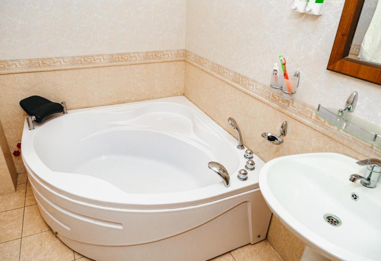 Buyuk Ipak Yo'Li Hotel נמנאגאן מראה חיצוני תמונה